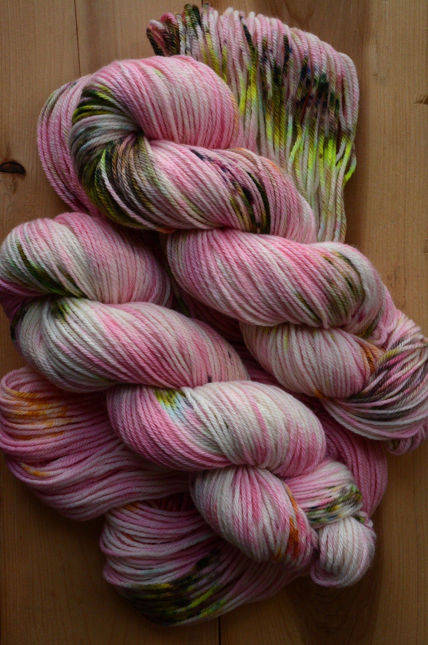 Apple Blossom - worsted weight 4-ply 100% non-super wash, extra fine merino yarn. 100g 218 yards. Pink white speckles. Soft 20.5 micron.