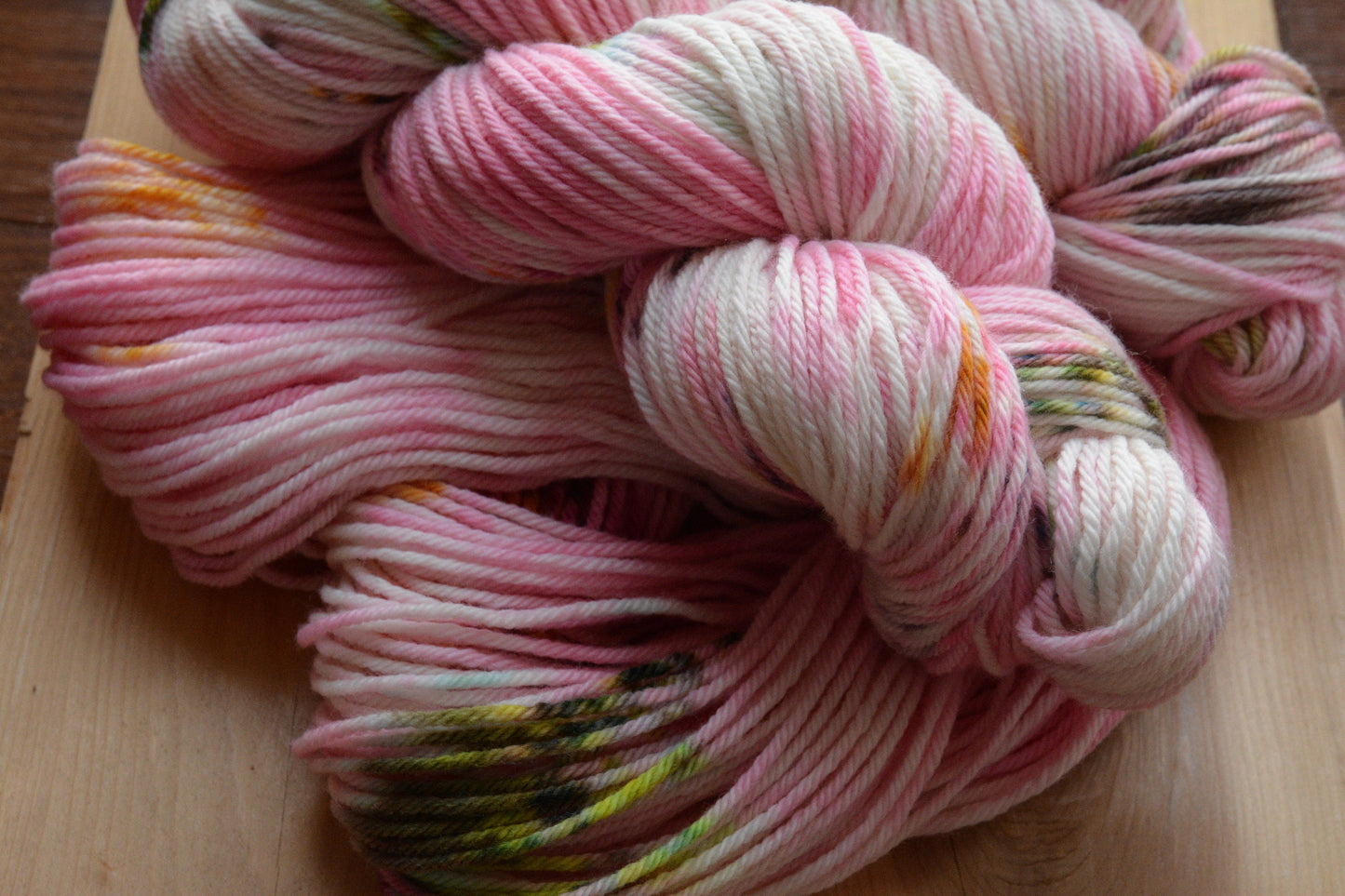 Apple Blossom - worsted weight 4-ply 100% non-super wash, extra fine merino yarn. 100g 218 yards. Pink white speckles. Soft 20.5 micron.