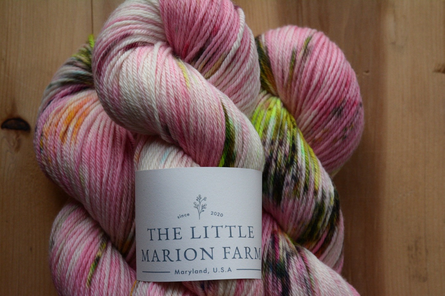 Apple Blossom - worsted weight 4-ply 100% non-super wash, extra fine merino yarn. 100g 218 yards. Pink white speckles. Soft 20.5 micron.