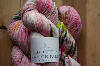 Apple Blossom - worsted weight 4-ply 100% non-super wash, extra fine merino yarn. 100g 218 yards. Pink white speckles. Soft 20.5 micron.