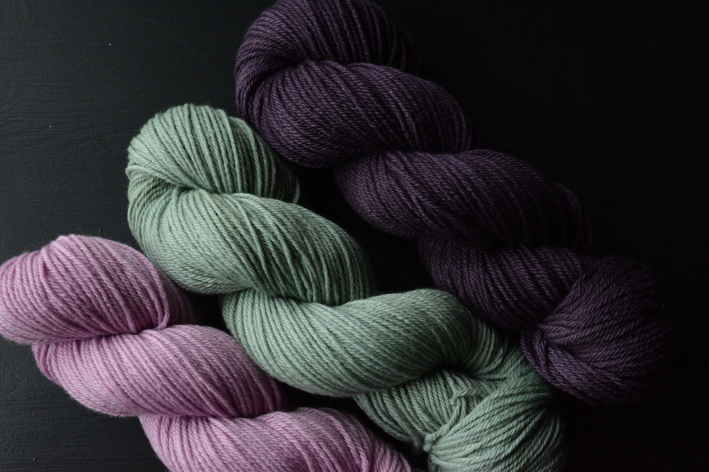 Sage Wisdom - 4-ply 100% non-super wash worsted weight merino yarn. 100g, 218 yards, mid sage green. Soft 20.5 micron. Semi-solid.