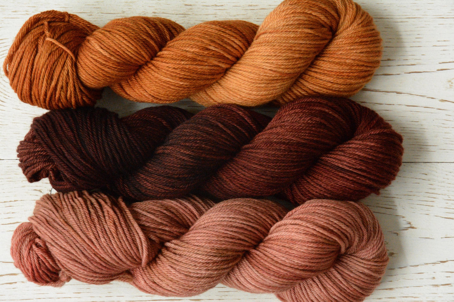 Russet - 4-ply 100% non-super wash worsted weight merino yarn. 100g, 218 yards, russet brown orange red, autumnal. Soft 20.5 micron.